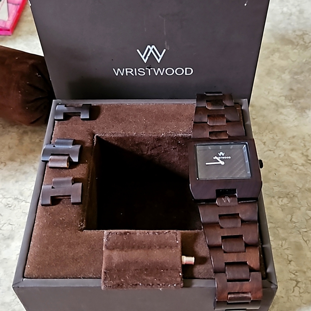 Wristwood watch